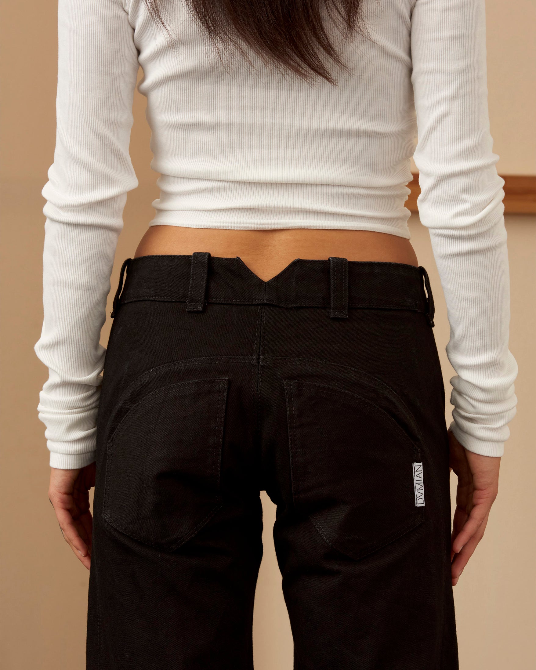 LOW-WAIST BLACK JEANS