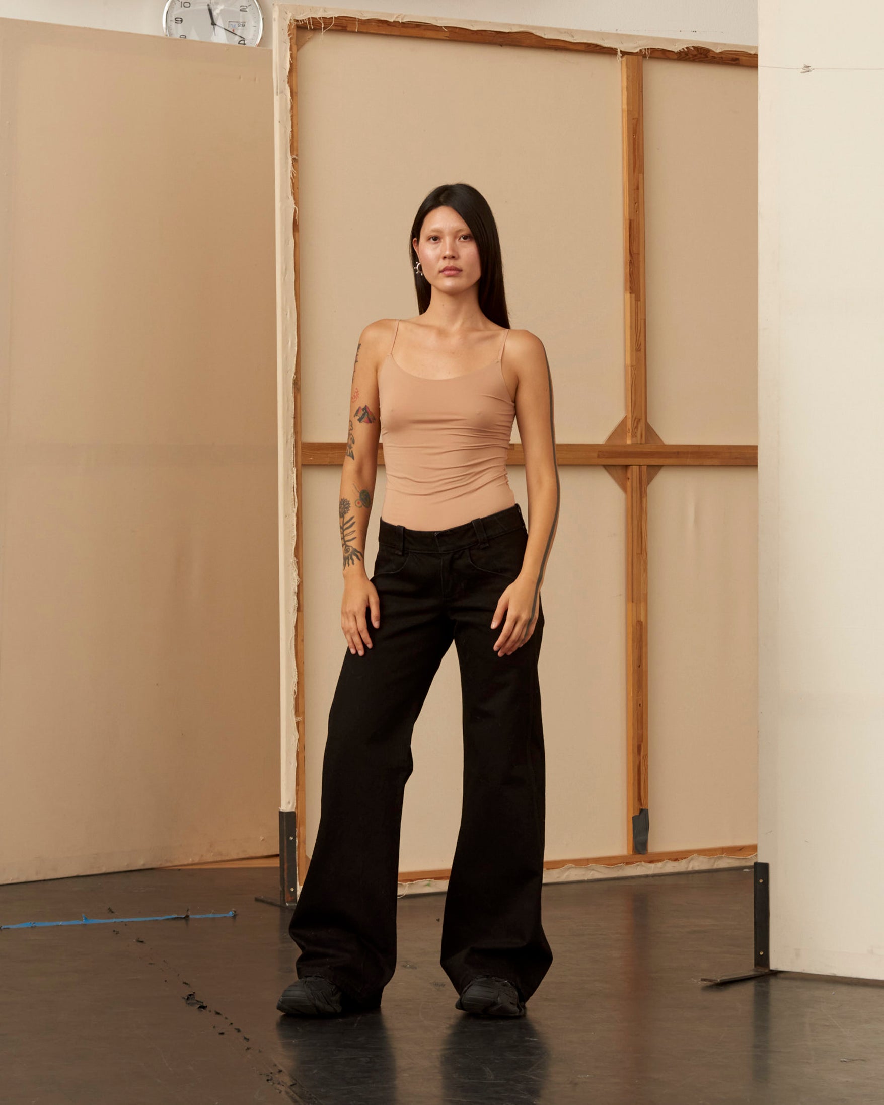 LOW-WAIST BLACK JEANS