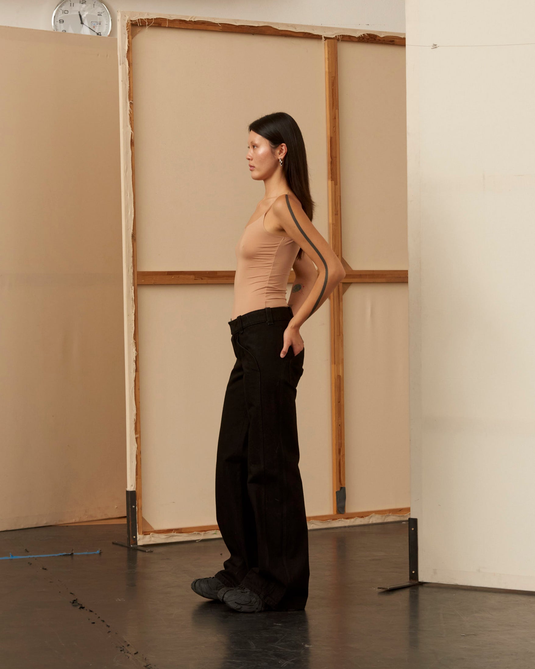 LOW-WAIST BLACK JEANS