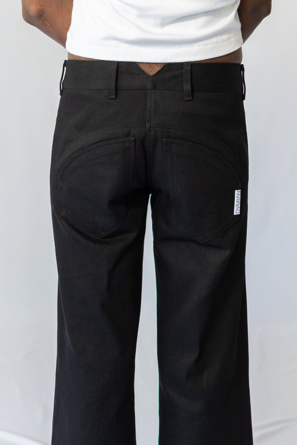 LOW-WAIST BLACK JEANS