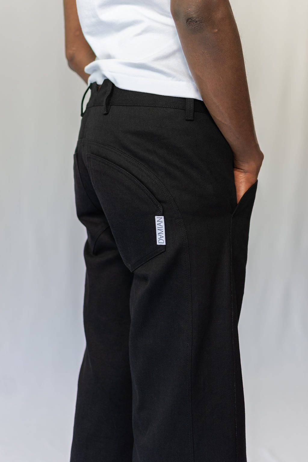 LOW-WAIST BLACK JEANS