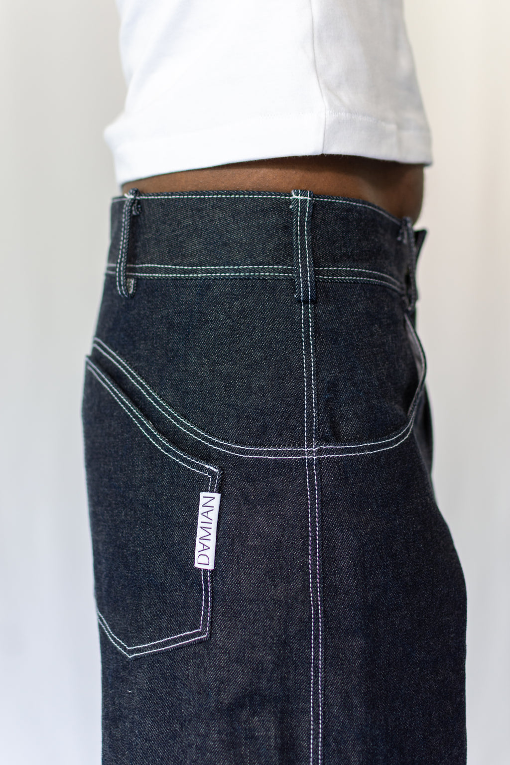 WIDE-LEG JEANS