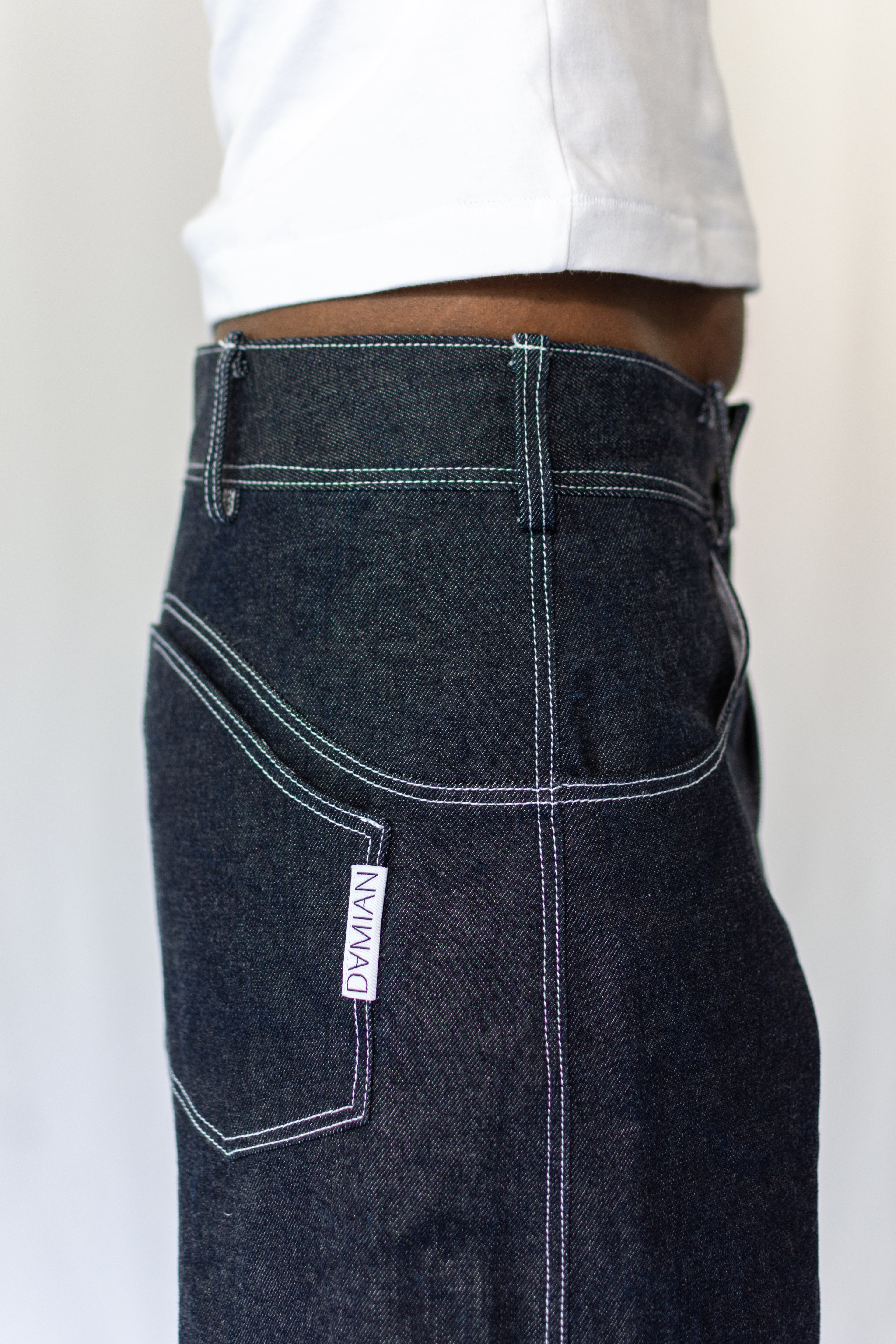 WIDE-LEG JEANS