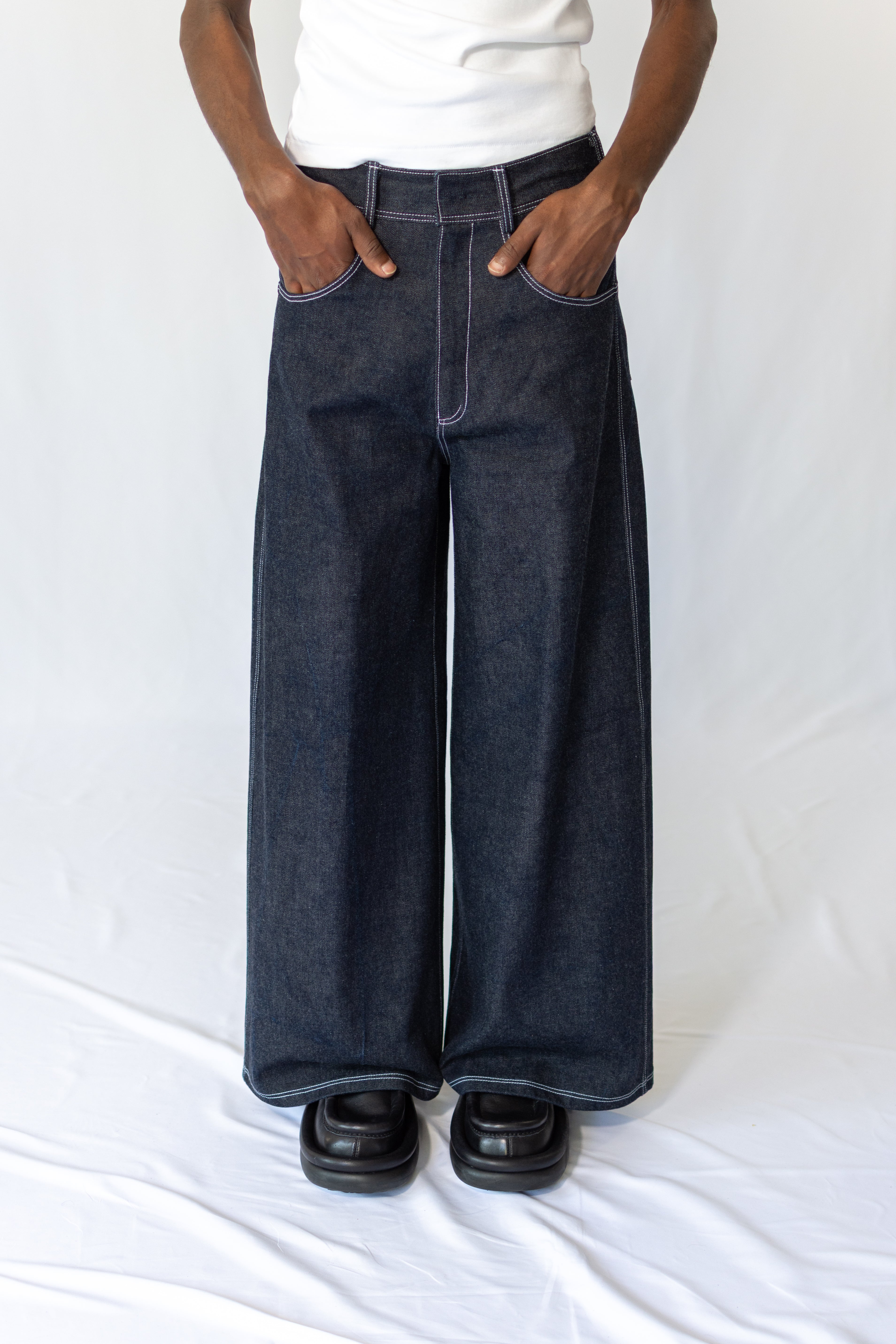 WIDE-LEG JEANS