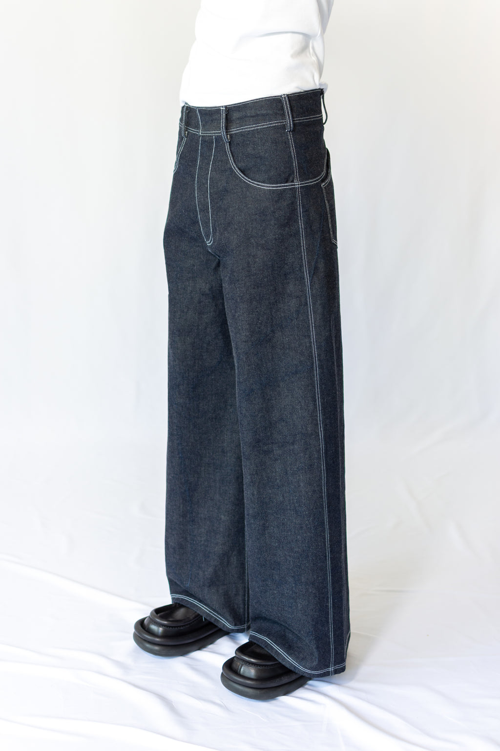 WIDE-LEG JEANS