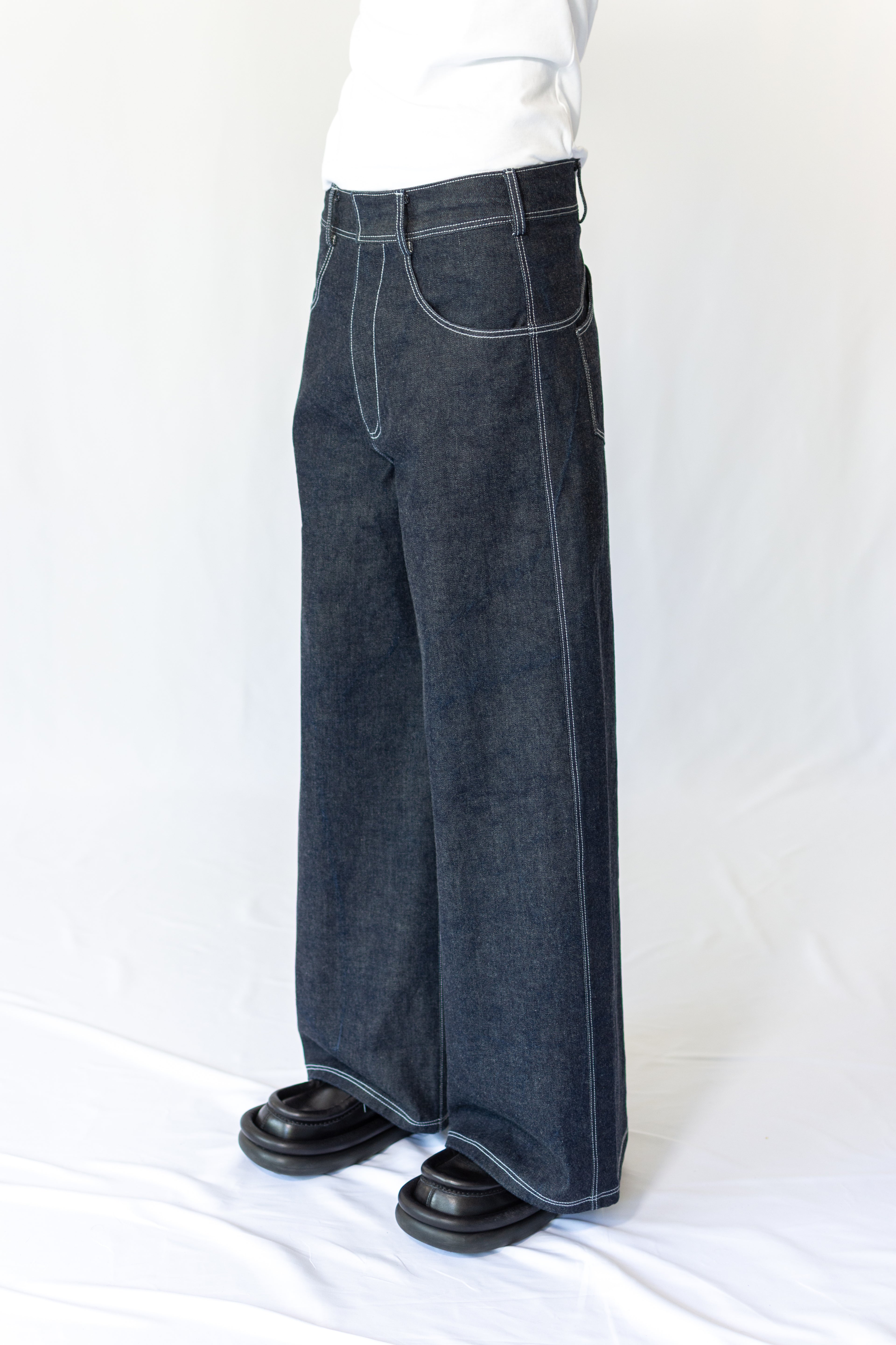 WIDE-LEG JEANS