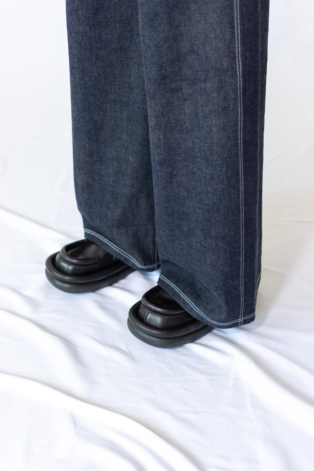 WIDE-LEG JEANS