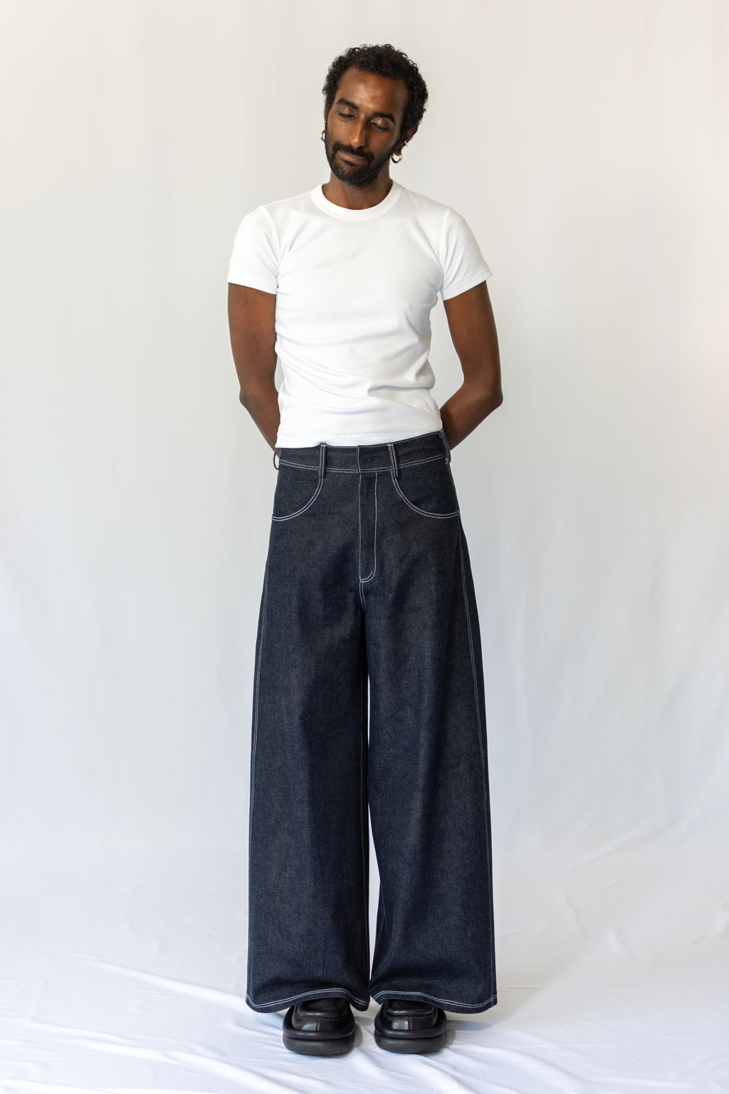 WIDE-LEG JEANS