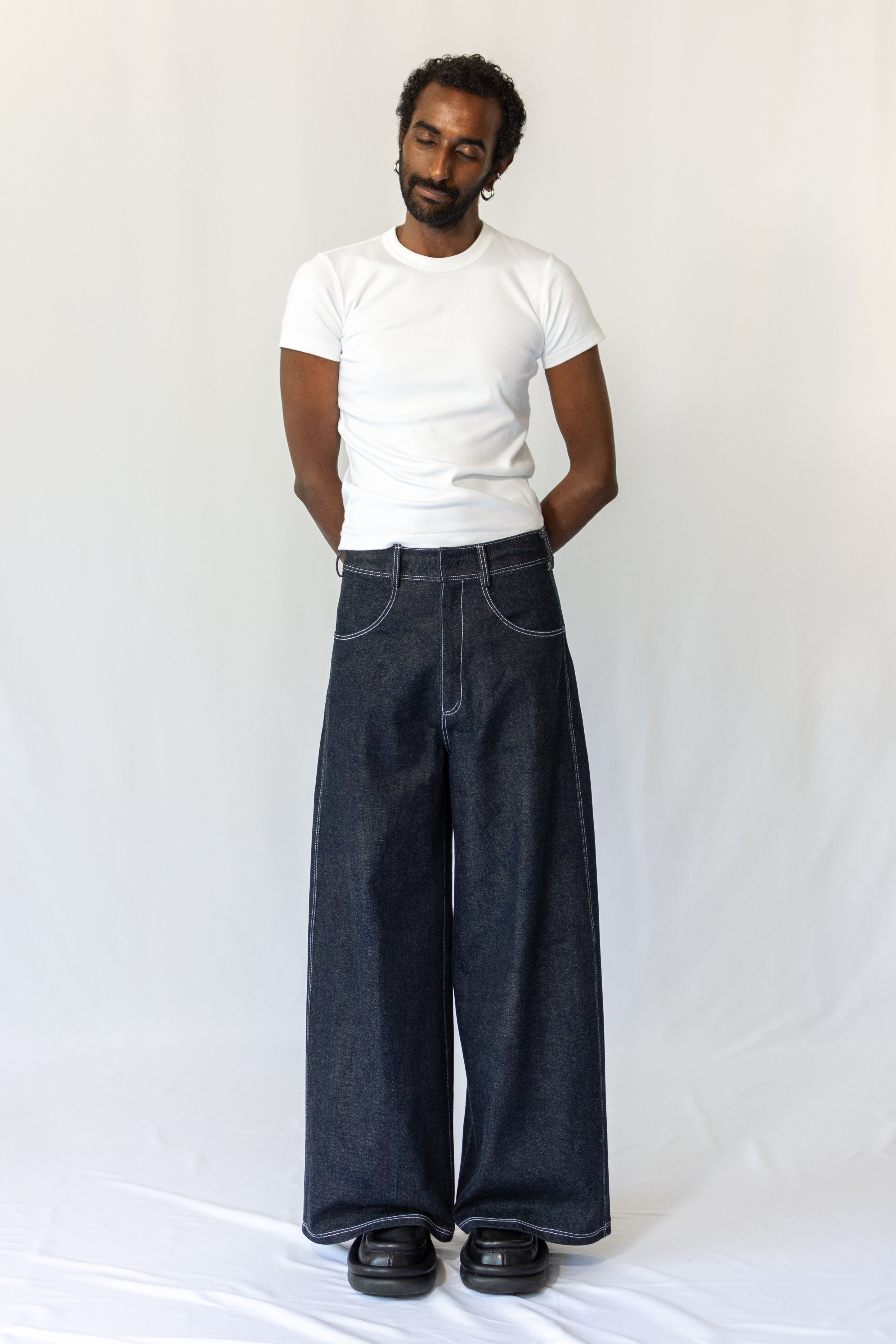 WIDE-LEG JEANS